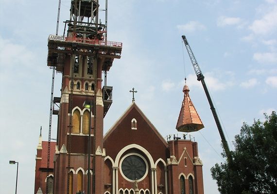 2005 Spires Lifted Onto Cathedral
